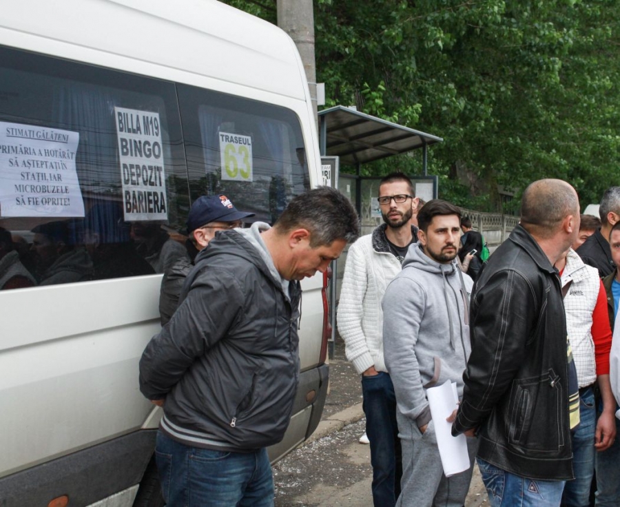 Operatorii MAXI-TAXI din Galați PROTESTEAZĂ