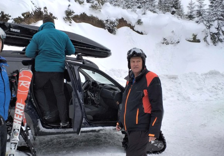 Klaus Iohannis „pare preocupat de prognozele la schi”