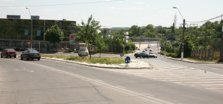 Bulevardul Cloşca, în beznă totală din cauza unei defecţiuni care se repară de două luni