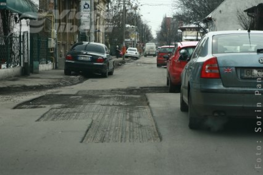 Explicaţii pentru şanţurile din asfalt: „Aşa este procedura…” 