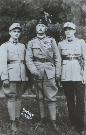 Cel mai cunoscut luptător din Războiul de Independență: Peneș Curcanul (Constantin Țurcanu, în centru)