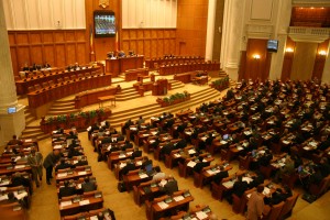 Studiu: Unul din cinci parlamentari români a vorbit în plen doar pentru a depune jurământul 