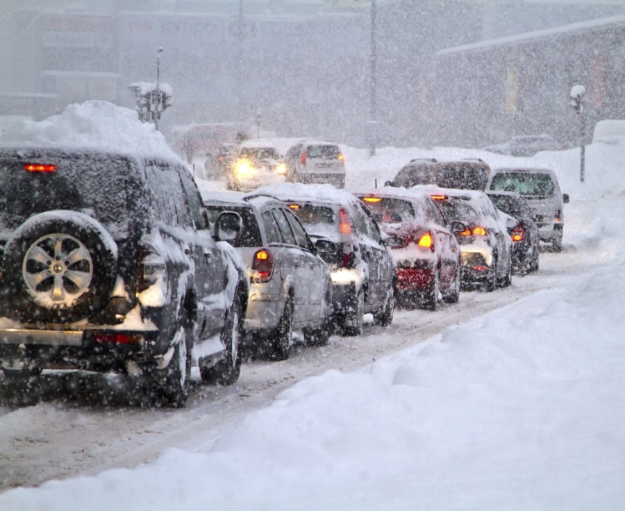 ATENŢIE, şoferi. Pe ce drumuri NU se circulă din cauza condiţiilor meteo