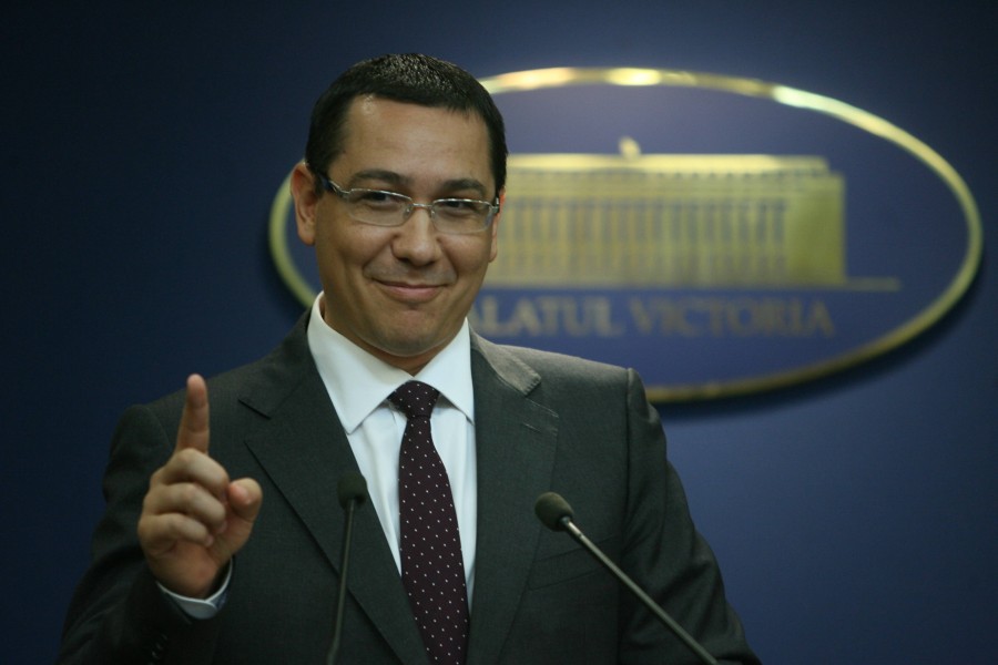 Victor Ponta îi răspunde lui Băsescu: Nu mă bat cu justiţia, mă bat cu el şi cu cozile lui de topor