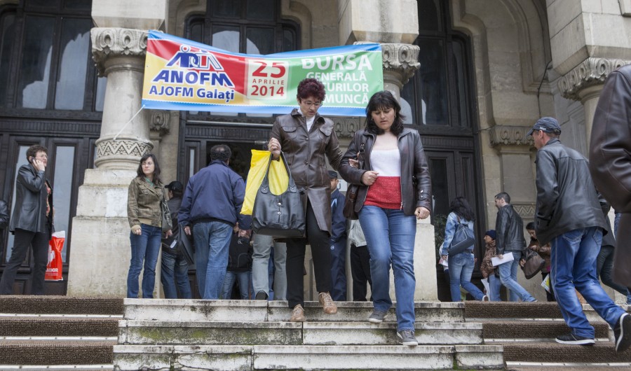 La târgul de joburi de la universitate, şomeri mulţi, locuri de muncă puţine (FOTO)