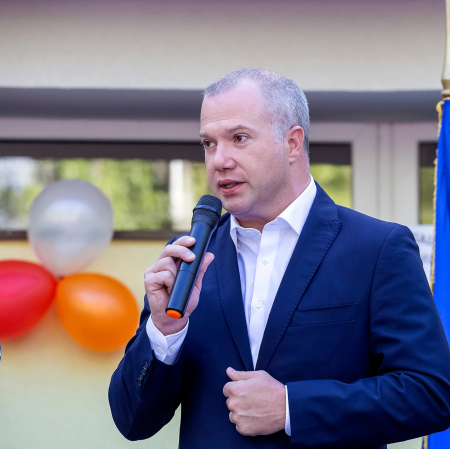 Ce notă îi dă cetăţeanul Pucheanu primarului Pucheanu, după şase ani de mandat