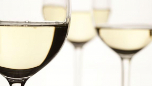 Beneficiile vinului medicinal cu tarhon