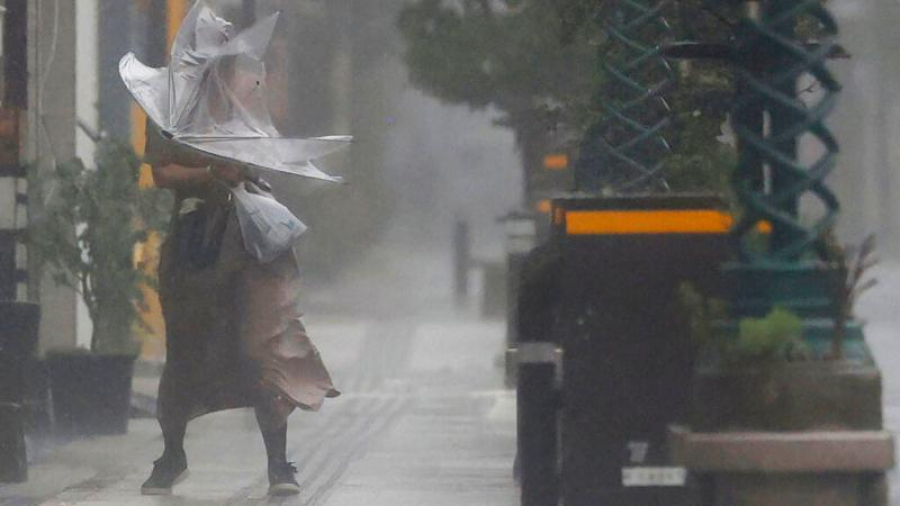 Nouă milioane de japonezi, evacuați din calea taifunului Nanmadol