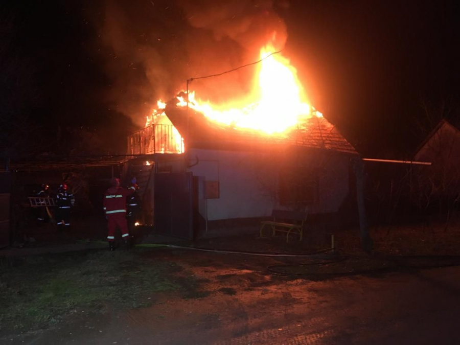 Doi bărbaţi, cercetaţi pentru incendierea intenţionată a unei case