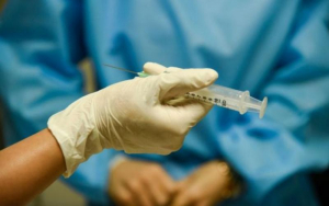 Pacienții cer ca toate cadrele medicale să fie vaccinate