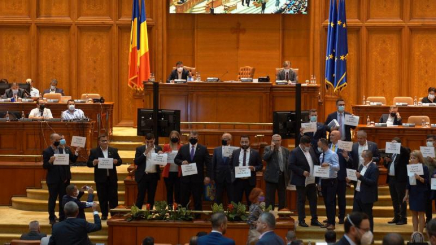 AUR protestează față de blocarea moțiunii de cenzură