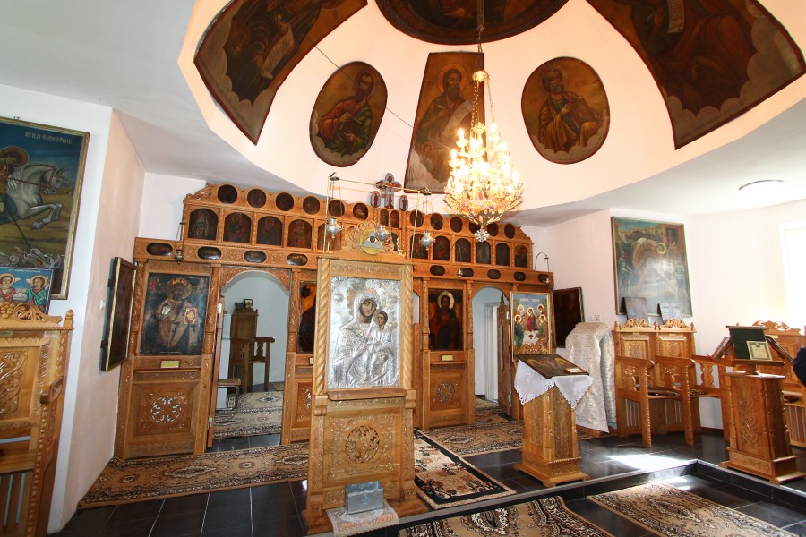 Campanie VL „Biserici istorice gălăţene” / Altarul din Pupezeni, lut înveşnicit de rugă