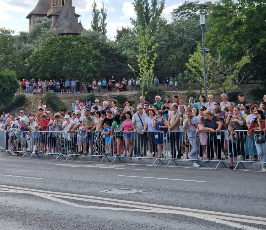 Galaţiul, între două baluri