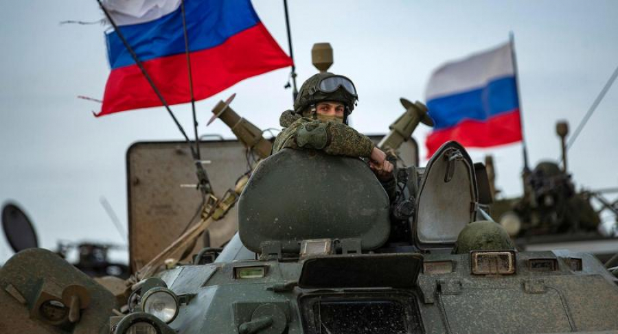 Rusia masează forțe militare la granița cu Ucraina