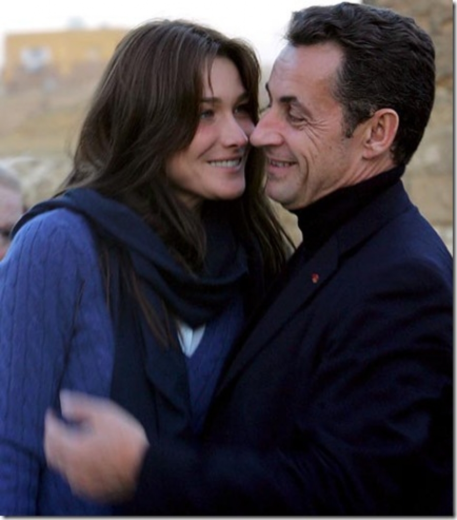 Carla Bruni-Sarkozy a născut o fetiţă