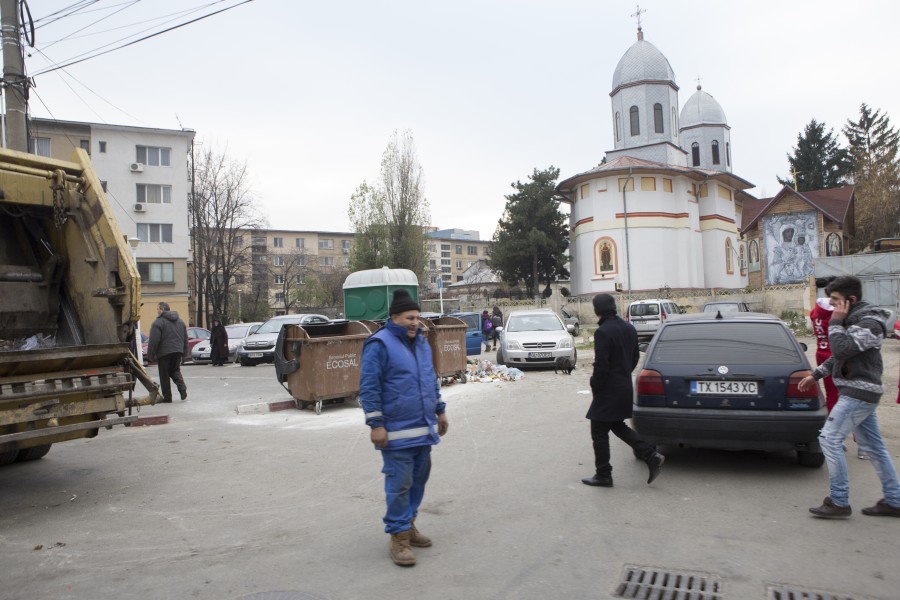 Parcarea din faţa Bisericii Mavramol va fi retrocedată / Poate scăpăm şi de peisajul sinistru