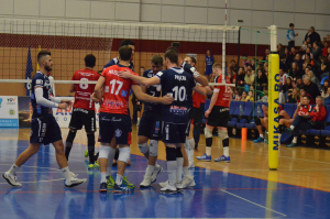 Arcada şi Phoenix, dueluri cu oltenii