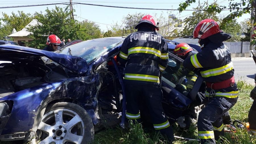 Două persoane rănite într-un accident la Șivița