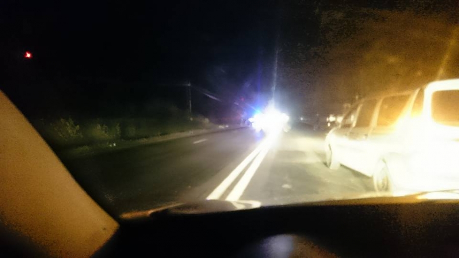 A încercat să traverseze prin loc nepermis şi a fost rănit grav de o maşină