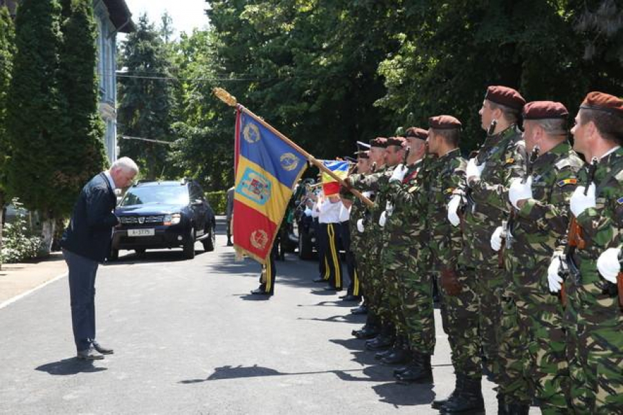 Ministrul apărării a vizitat Garnizoana Galaţi