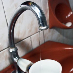 Din cauza unei pene de curent s-a oprit alimentarea cu apă în unele cartiere (UPDATE)
