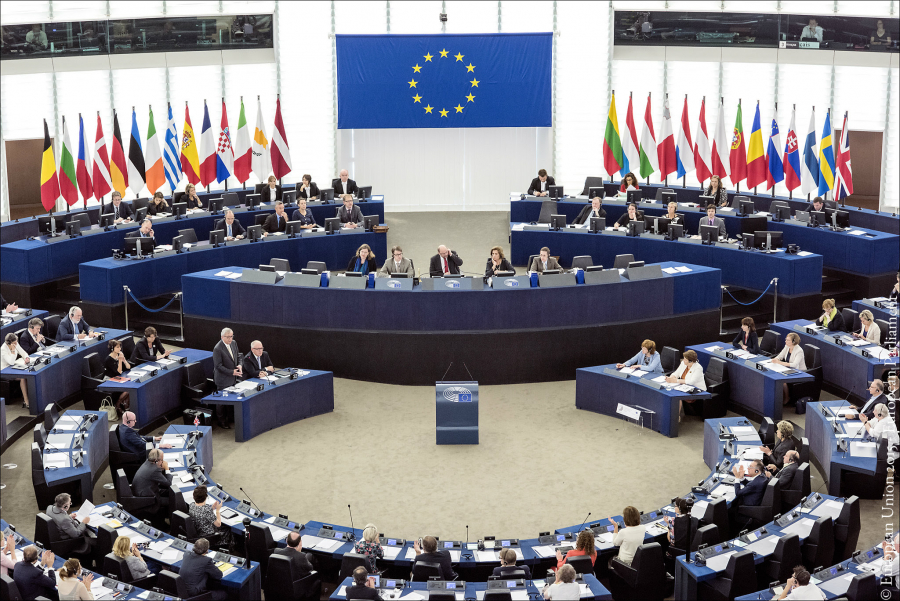 Parlamentul European solicită sprijin militar extins pentru Ucraina