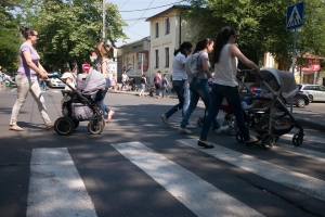 &quot;Salariile pentru mămici&quot;, majorate în primul an