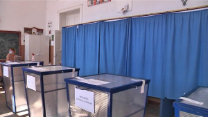 Secții de votare pentru 5.000 de oameni cazați într-o garsonieră