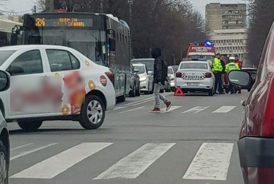Accident cu trei maşini, pe Coşbuc