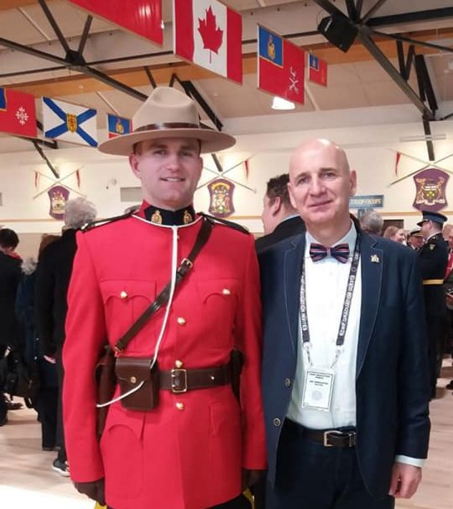 Poveste de succes, văzută prin ochi de tată. Cum a ajuns un gălăţean poliţist călare în Canada (FOTO)