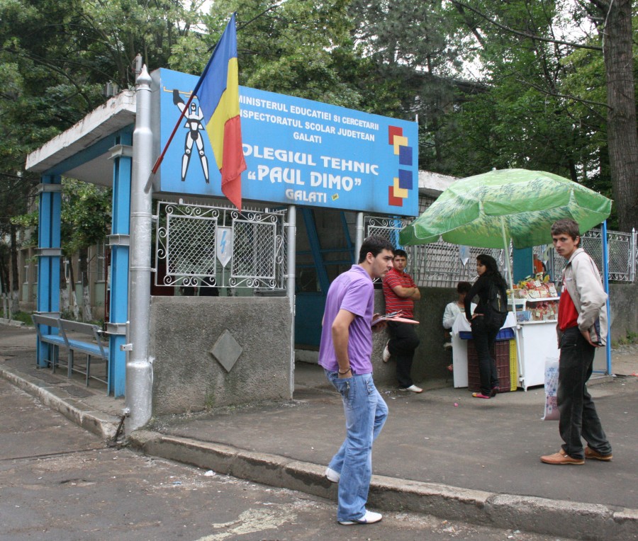 Elevii de la Colegiul "Paul Dimo", implicaţi în acţiuni ecologice