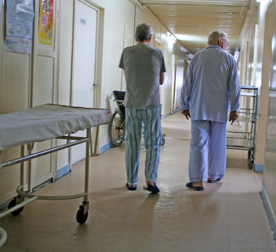 Mii de îmbolnăviri în spitale sunt ascunse sub preş