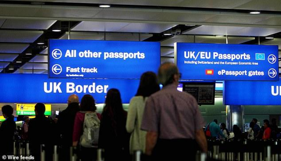Din octombrie 2021, cetăţenii UE vor intra în Marea Britanie doar cu paşaport