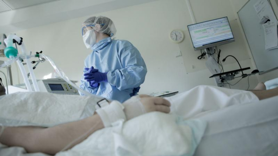 Primul pacient cu Covid-19 operat la Spitalul Județean, pentru a-i fi salvată viaţa