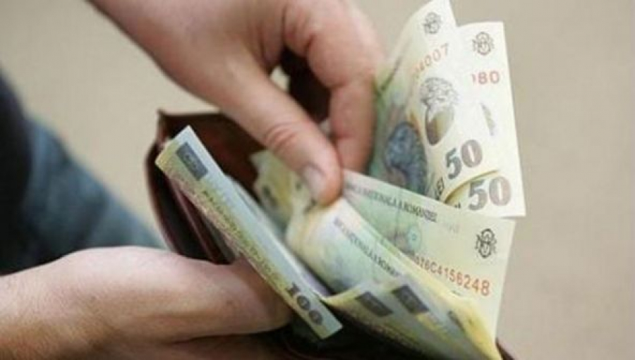 SALARIUL mediu nominal net a CRESCUT la 2.392 lei