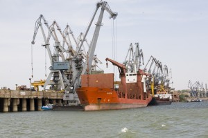 Transportul pe Dunăre, în criză / Fără Combinat, porturile riscă să rămână pe uscat