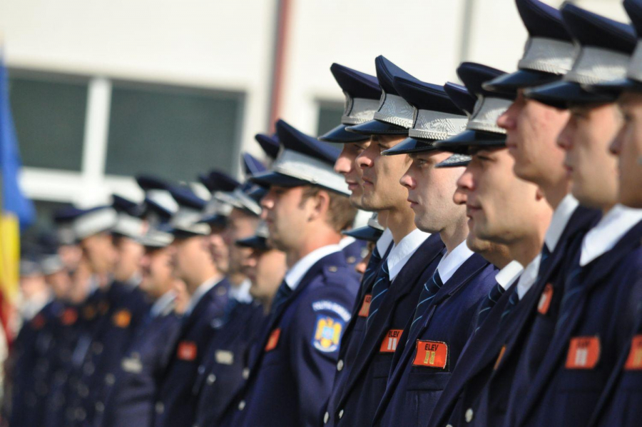 Se fac ÎNSCRIERI la şcolile de poliţie