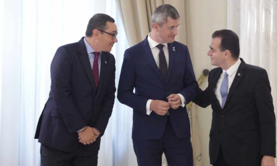 Joaca de-a politica pe Dâmboviţa