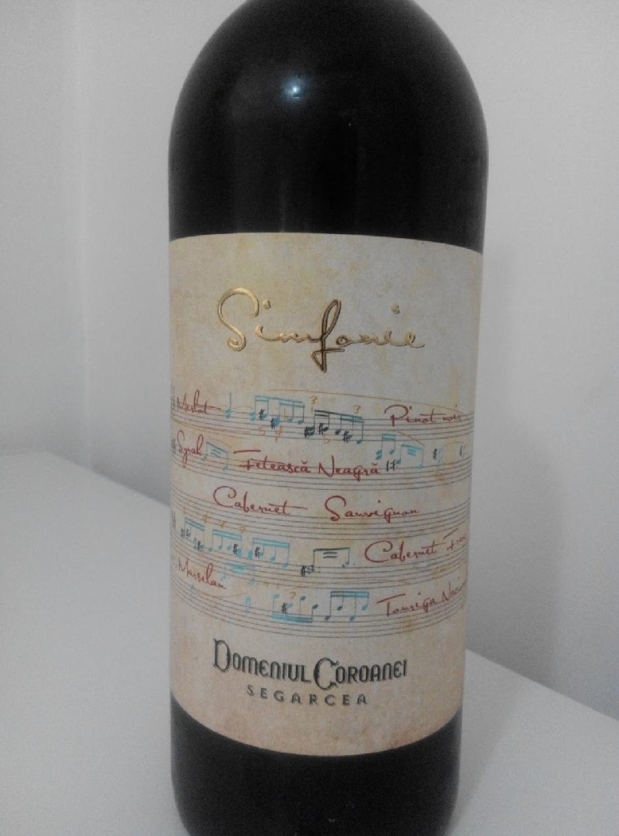 IDEI ŞI VINURI/ Un blend aiuritor: Simfonie 2011, o compoziţie Domeniul Coroanei Segarcea