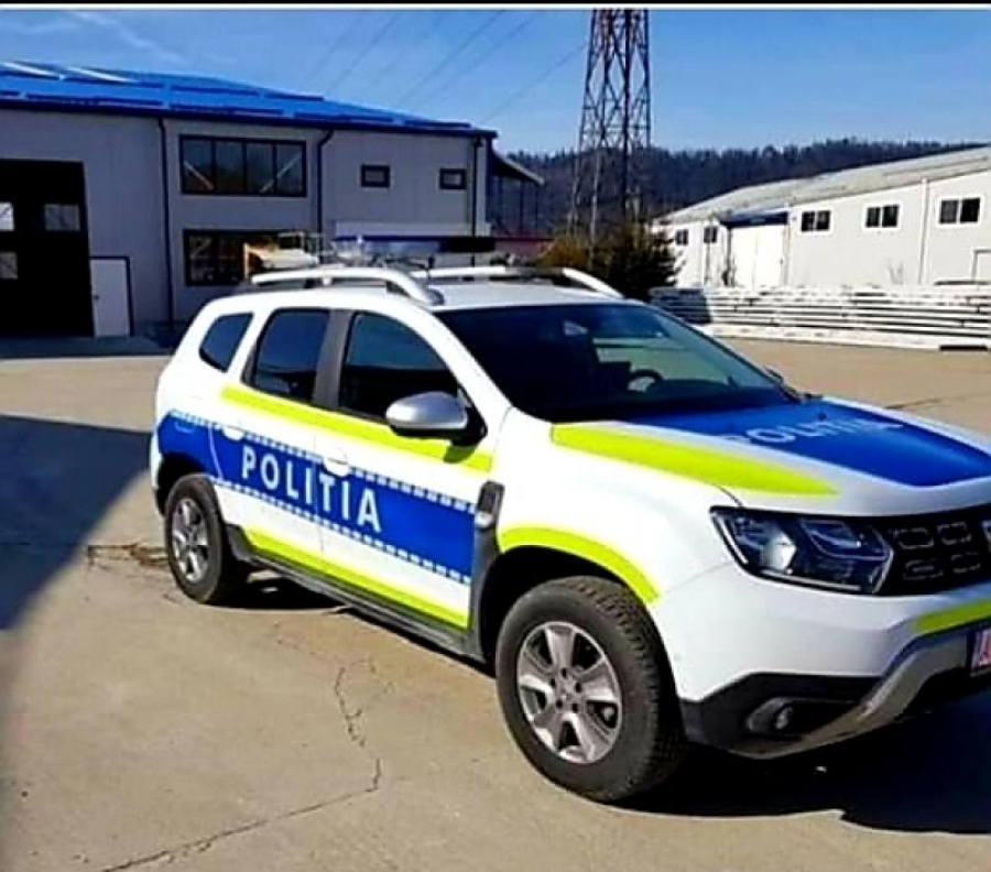 A intrat cu mașina în gard