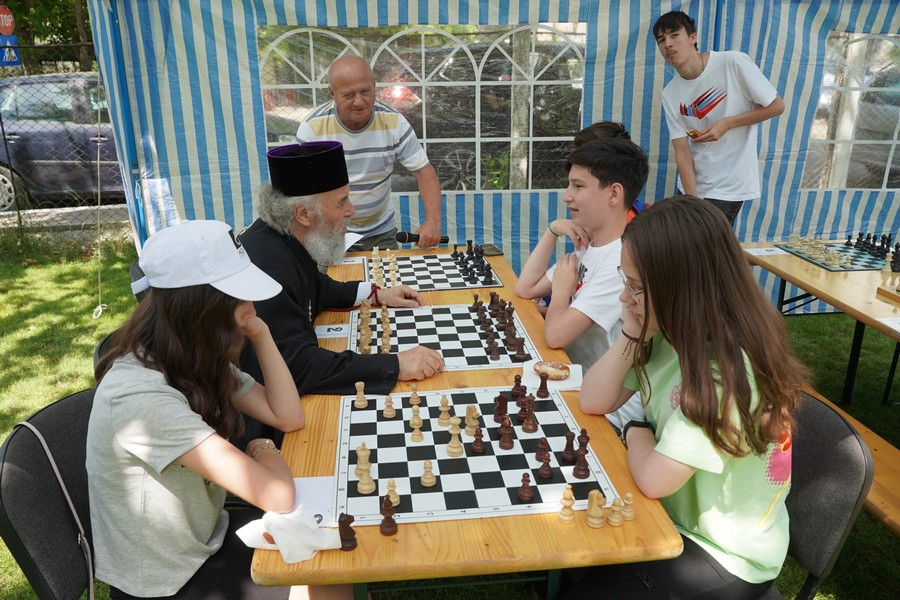 Peste 150 de copii au jucat șah la Parohia „Sf.Mina”