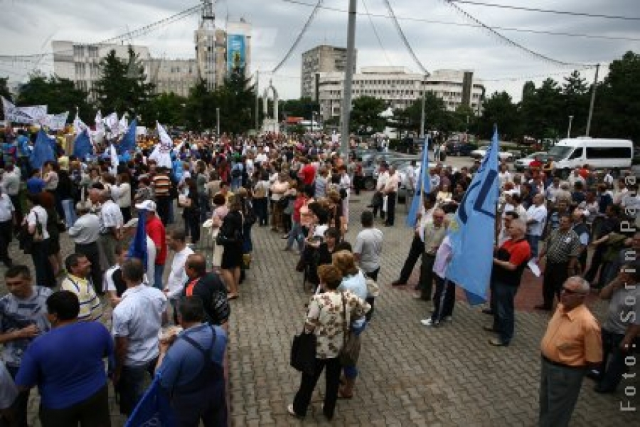 Profesorii se declară încă în grevă generală