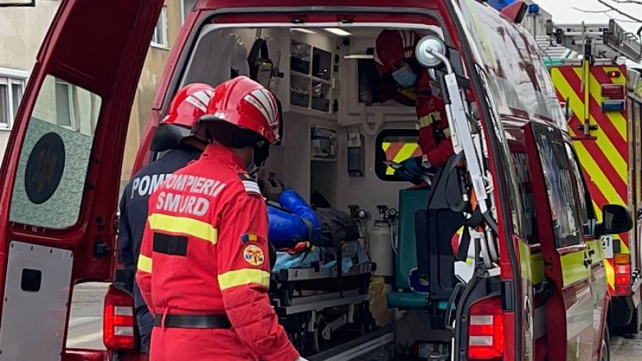 Trei gălăţeni, dintre care doi copii, intoxicaţi cu monoxid de carbon