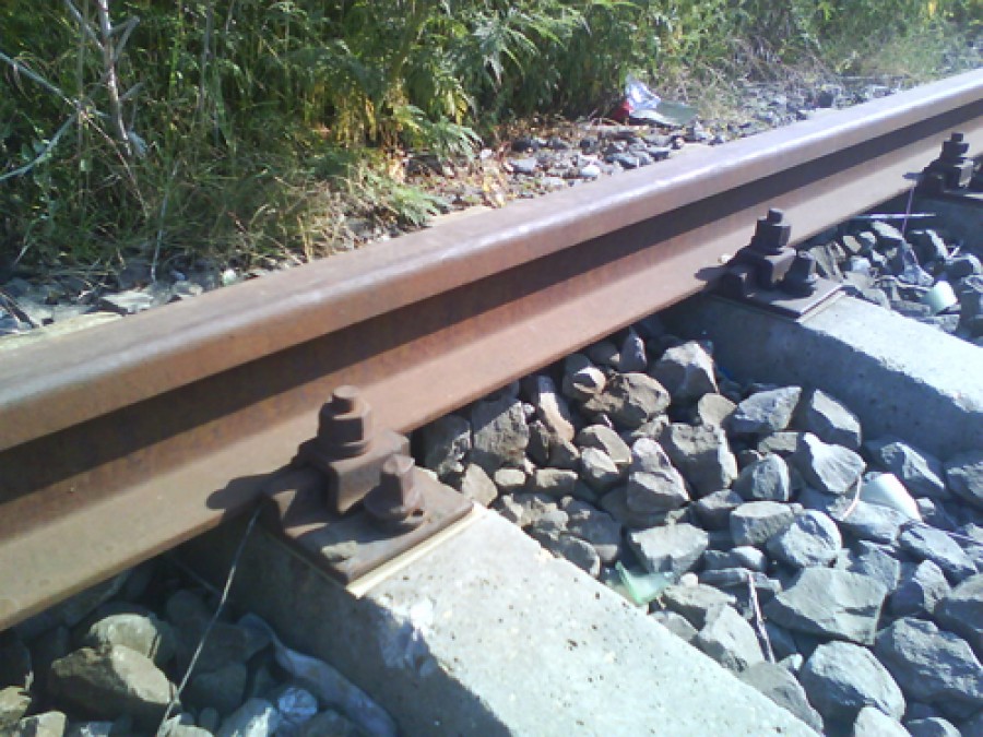 Hoţii nu au limite: Prinşi la furat componente de cale ferată