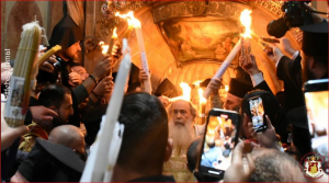 Lumina Sfântă a Învierii, primită la Ierusalim, a ajuns în România
