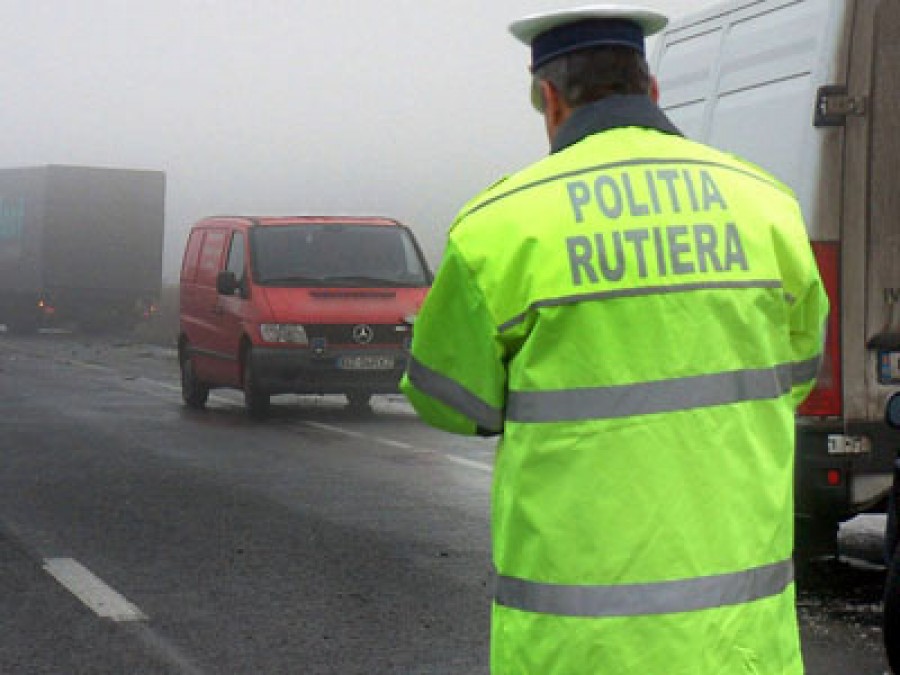 În prima zi de Crăciun, poliţiştii rutieri au dat peste o sută de amenzi şoferilor