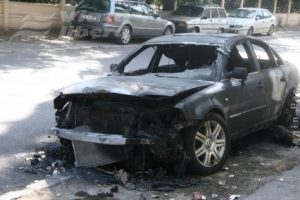 Volkswagen Passat incendiat noaptea, în Aeroport