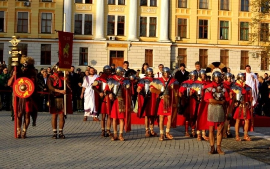 INEDIT! PRIMA ediţie a "Festivalului Antic"/ Cezar va MURI sâmbăta viitoare la Galaţi! (VIDEO)