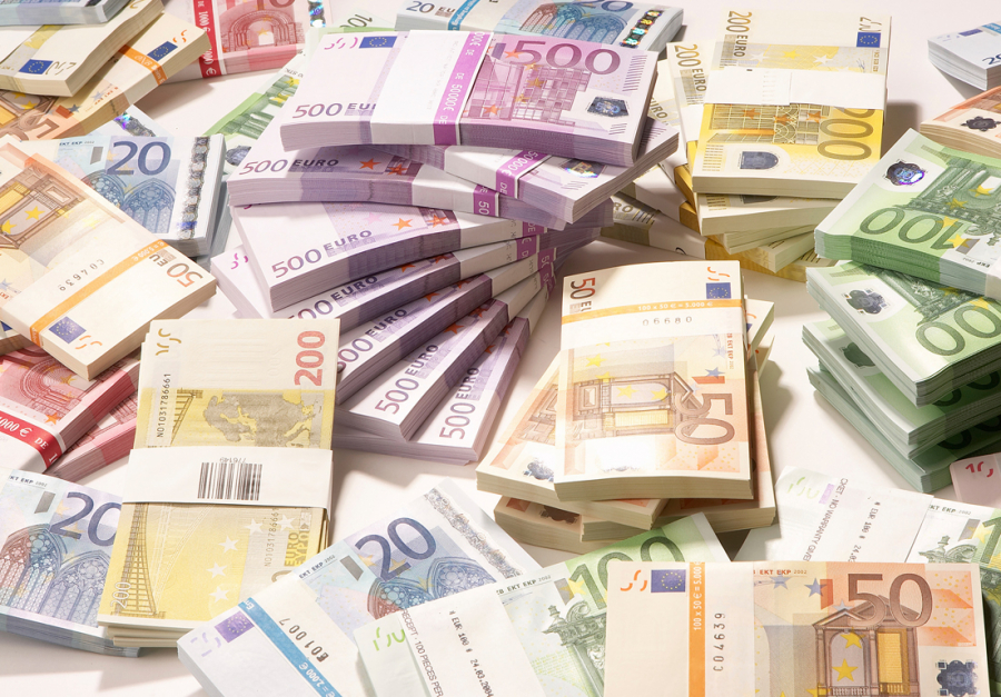 Euro a scăzut la minimul ultimelor două luni. Presiuni depreciative pentru leu