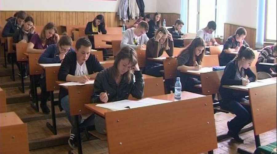 Vezi ce subiecte au primit elevii claselor a VIII-a la simularea la limba română